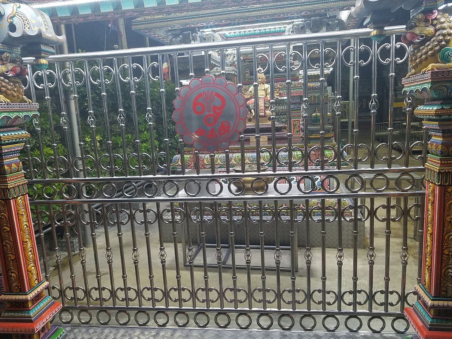 A szállásunkkal szemben lévő buddhista szentély bejárata