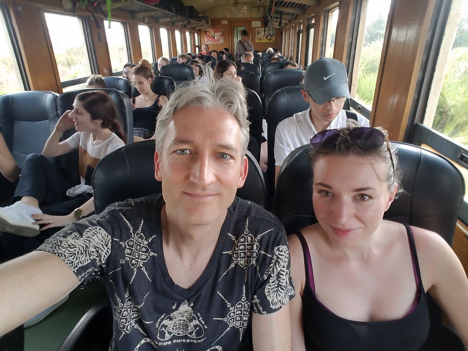 Ismét másod osztály, itt most a lehúzott ablak a légkodni